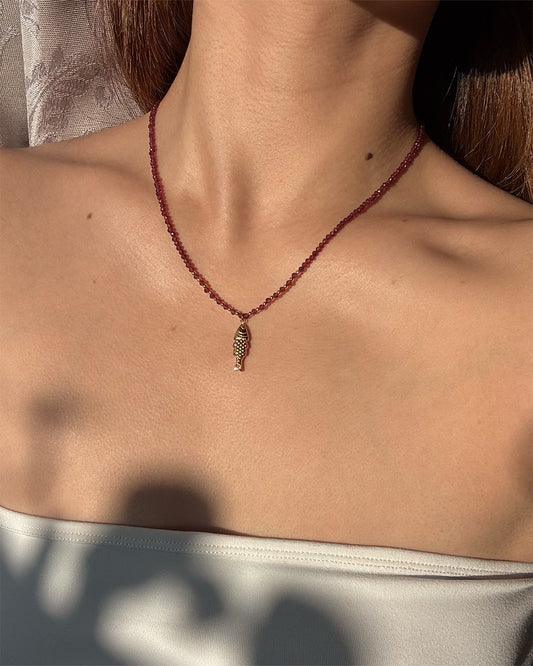 手作飾品品牌 Silhouette Spark 石榴石幸運魚項鍊 Kini 項鍊 Kini garnet gemstone necklace